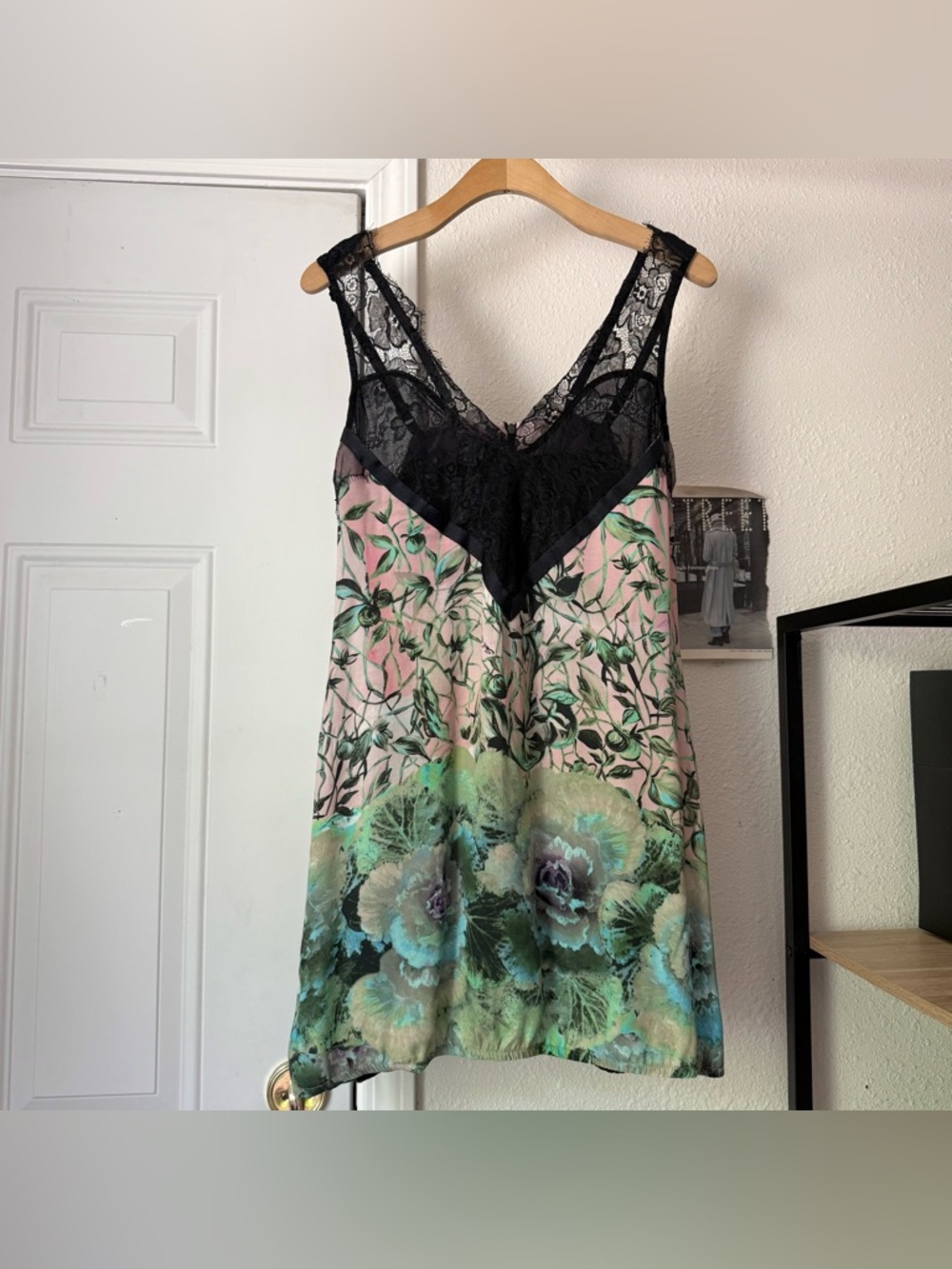 SAVE‎ THE QUEEN pink green floral lace contrast v-neck sleeveless mini dress